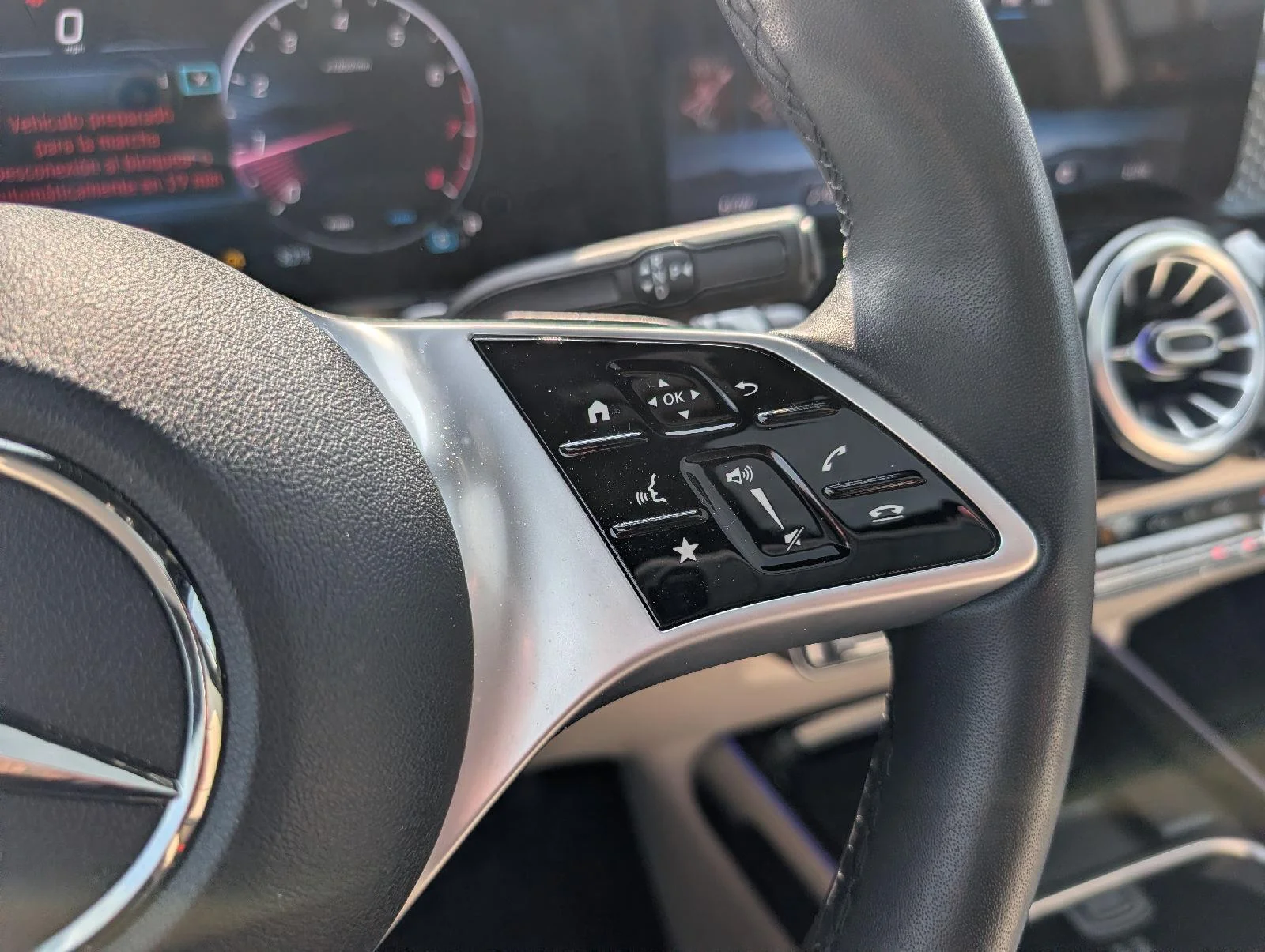 Used 2025 Polar White Mercedes-Benz GLB 250 image 15