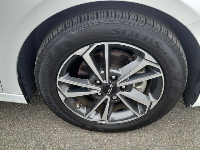 Used 2024 Snow White Pearl Kia LXS image 6