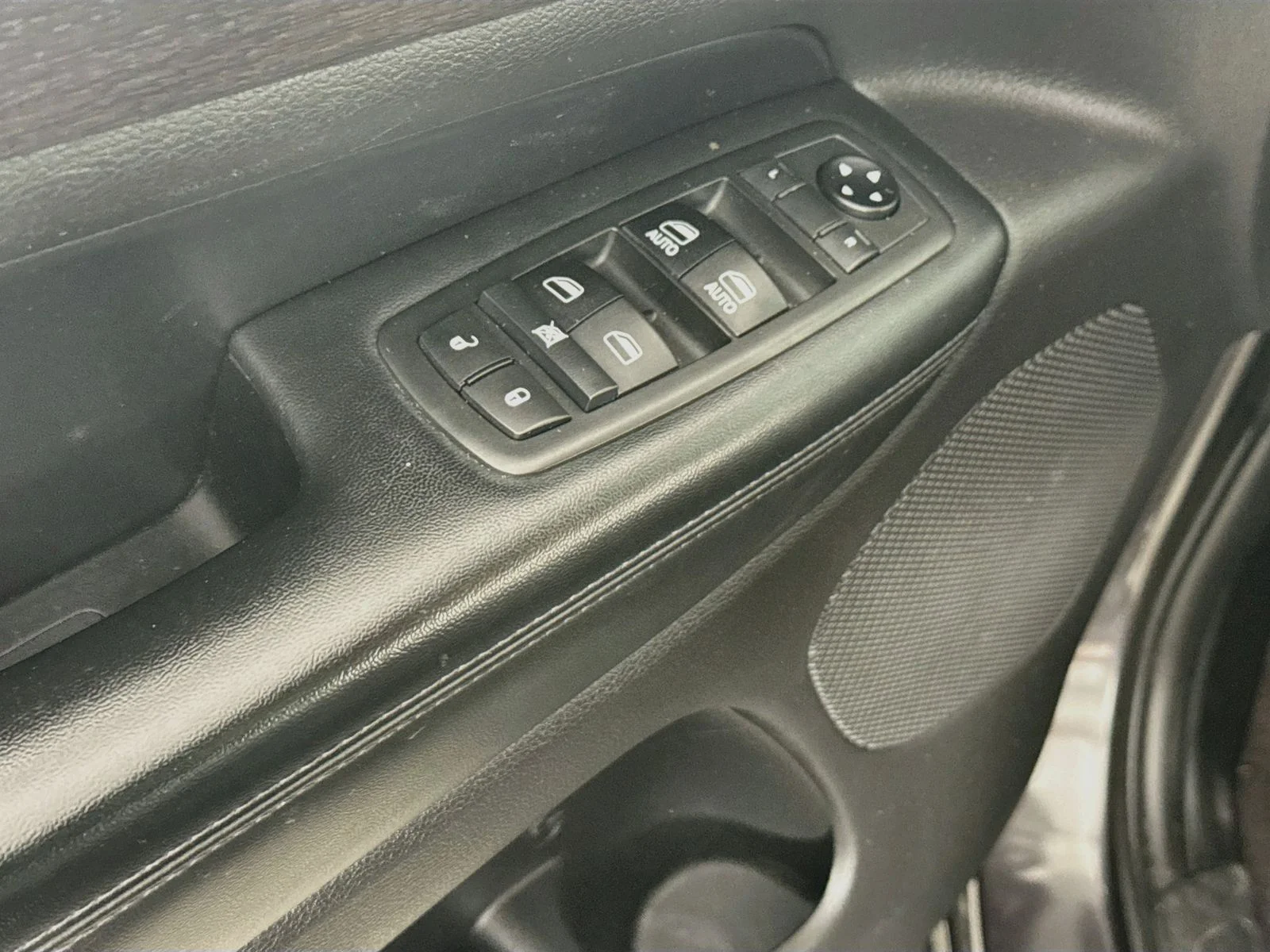 Used 2018 Gray Jeep Altitude image 18