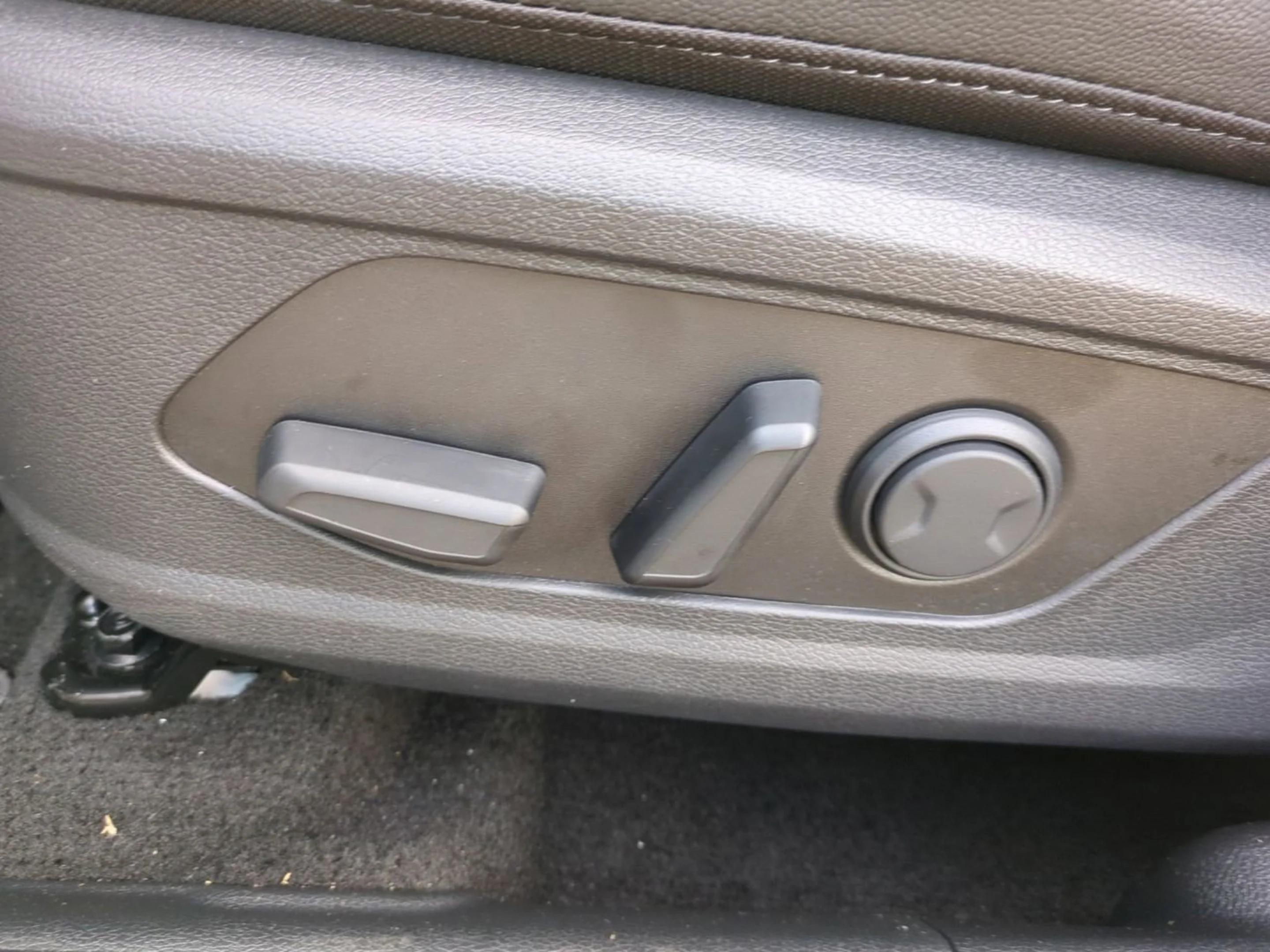New 2026 Glacial White Pearl Kia EX image 22