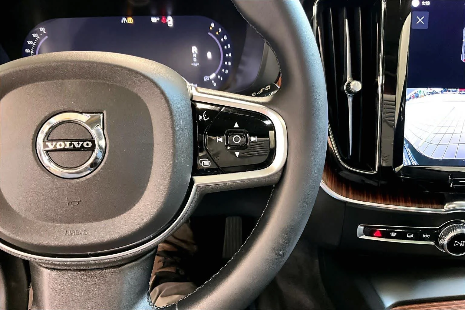 Certified Used 2023 Onyx Black Volvo Plus image 24
