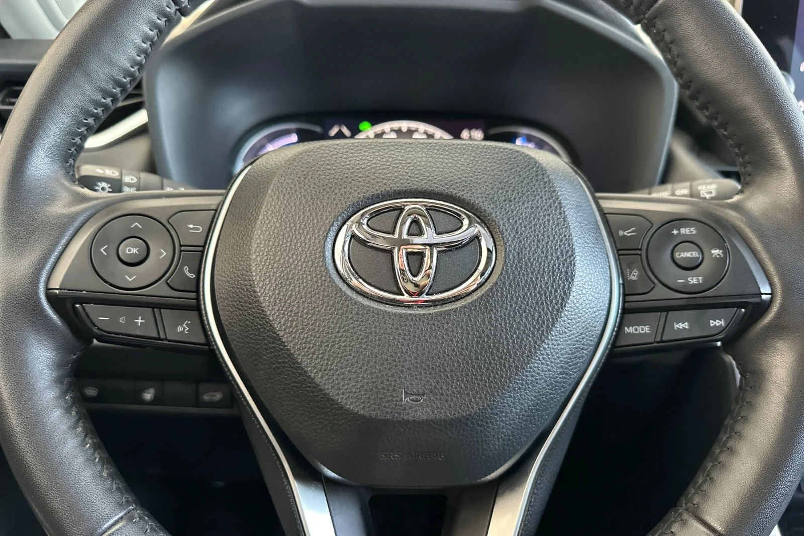 Used 2024 Wind Chill Pearl Toyota Hybrid XLE Premium image 22