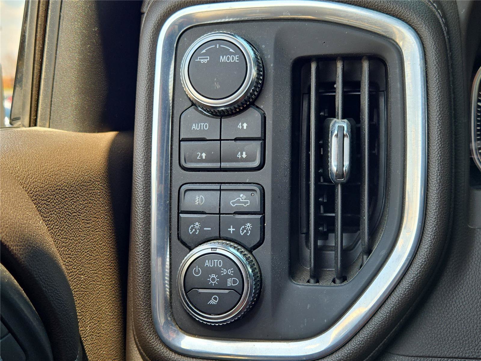 Used 2022 Quicksilver Metallic GMC SLT image 21