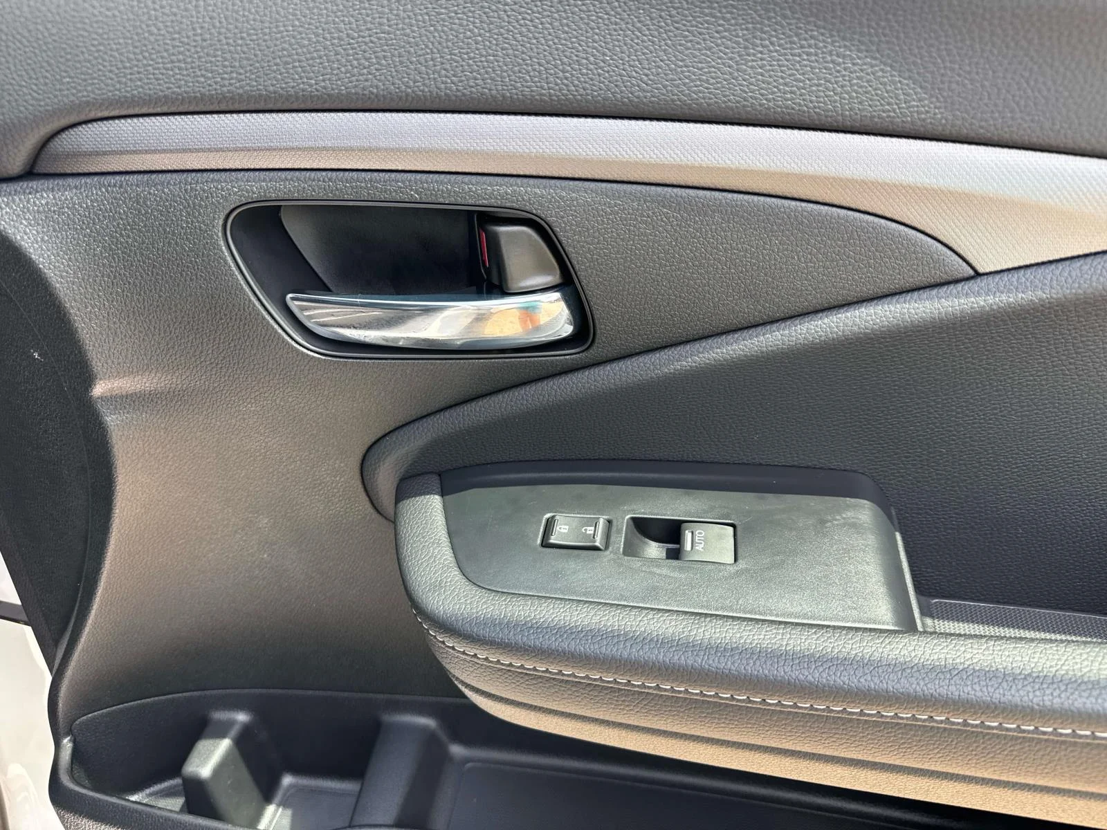 Used 2025 White Honda RTL AWD image 14