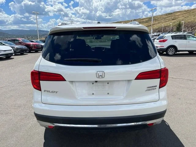 Used 2018 Diamond White Pearl Honda Touring image 9