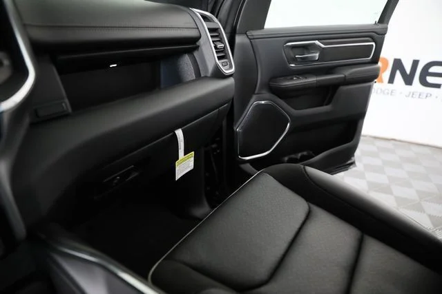 New 2026 Diamond Black Crystal Pearl-Coat Exterior Paint RAM Laramie image 15