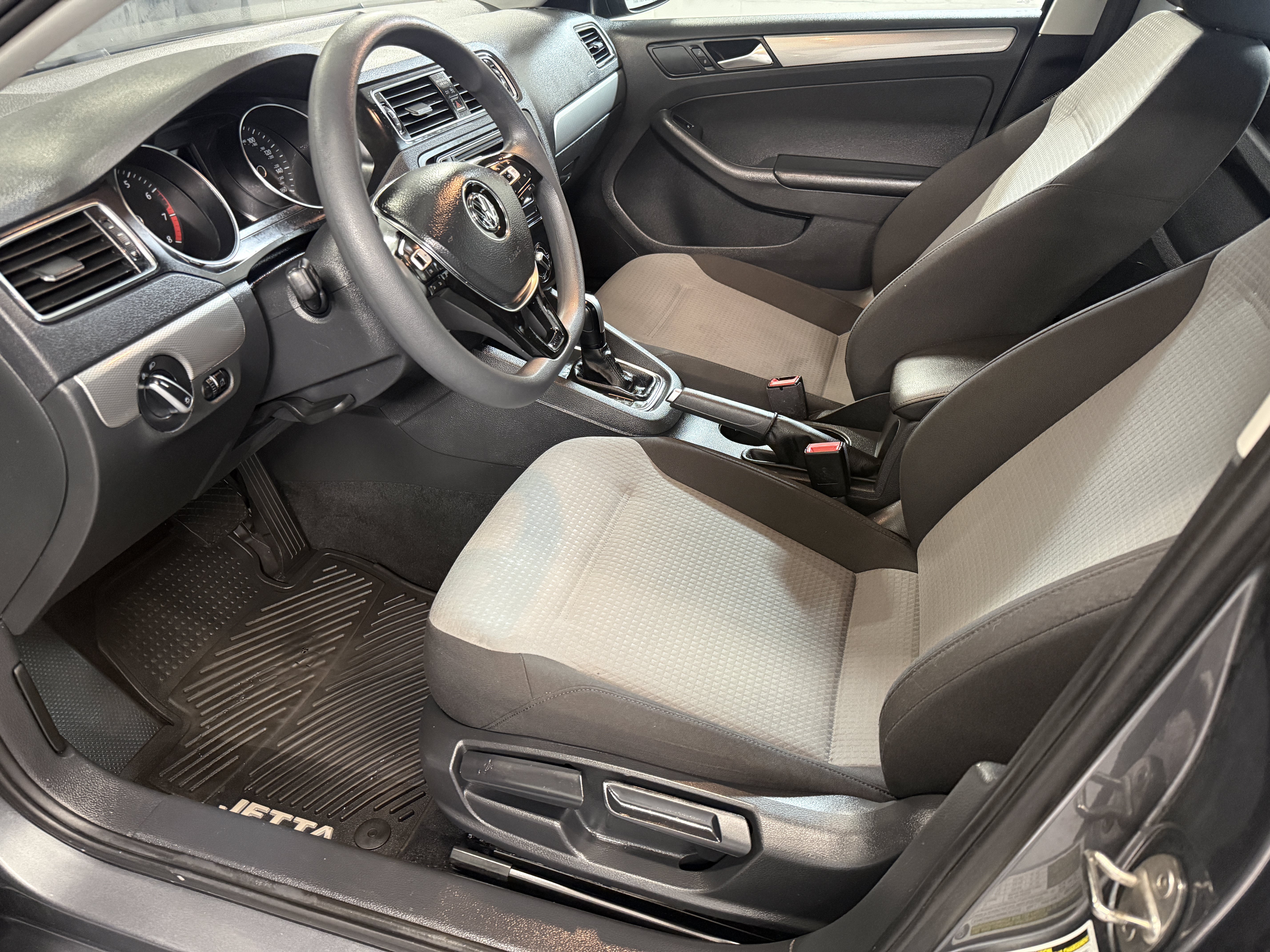 Used 2018 Platinum Gray Metallic Volkswagen 1.4T S image 14