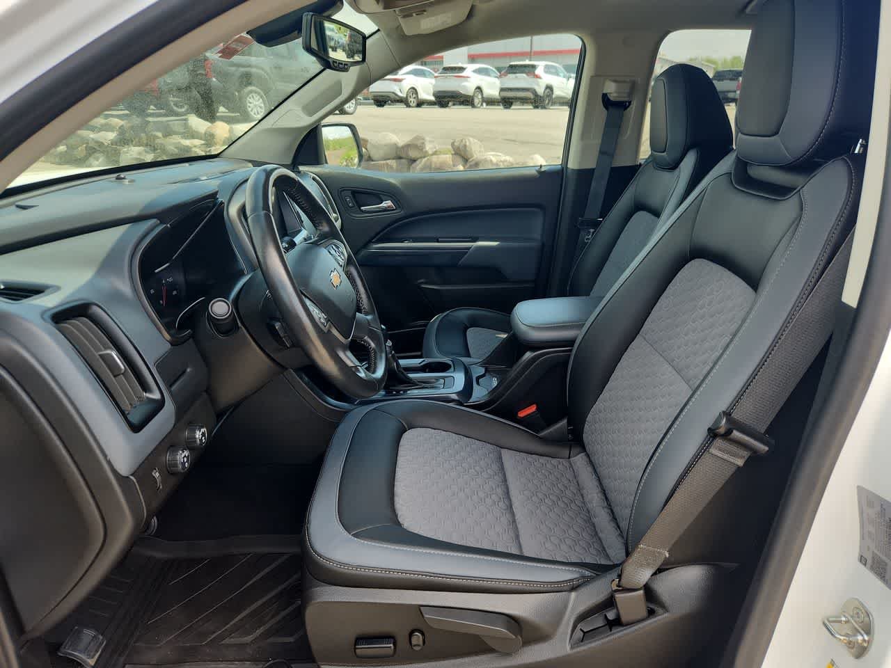 Used 2022 Summit White Chevrolet Z71 image 12
