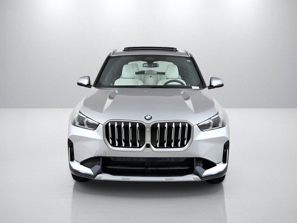 Used 2026 Space Silver Metallic BMW xDrive28i image 3