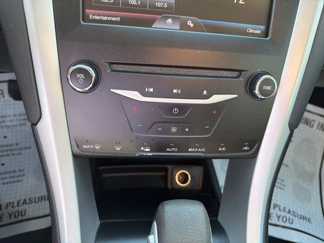 Used 2014 Oxford White Ford SE image 24
