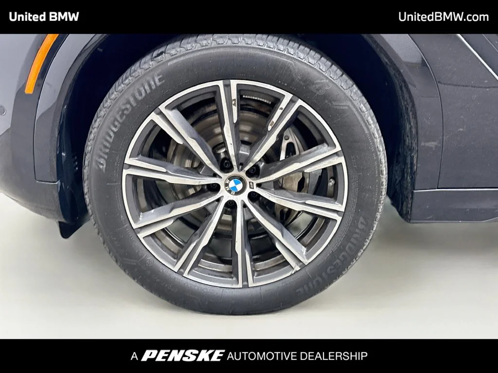 Certified Used 2025 Black Sapphire Metallic BMW xDrive40i image 9