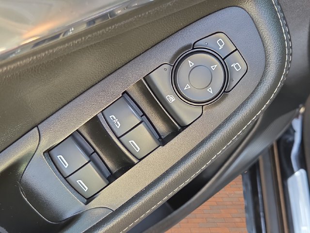 Used 2023 Black Buick Select image 18