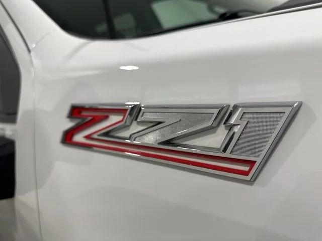 Used 2025 Summit White Chevrolet LT image 35
