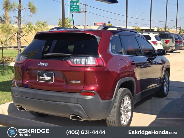 Used 2019 Red Jeep Latitude image 4
