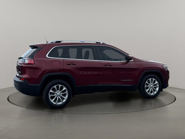 Used 2019  Jeep Latitude image 10