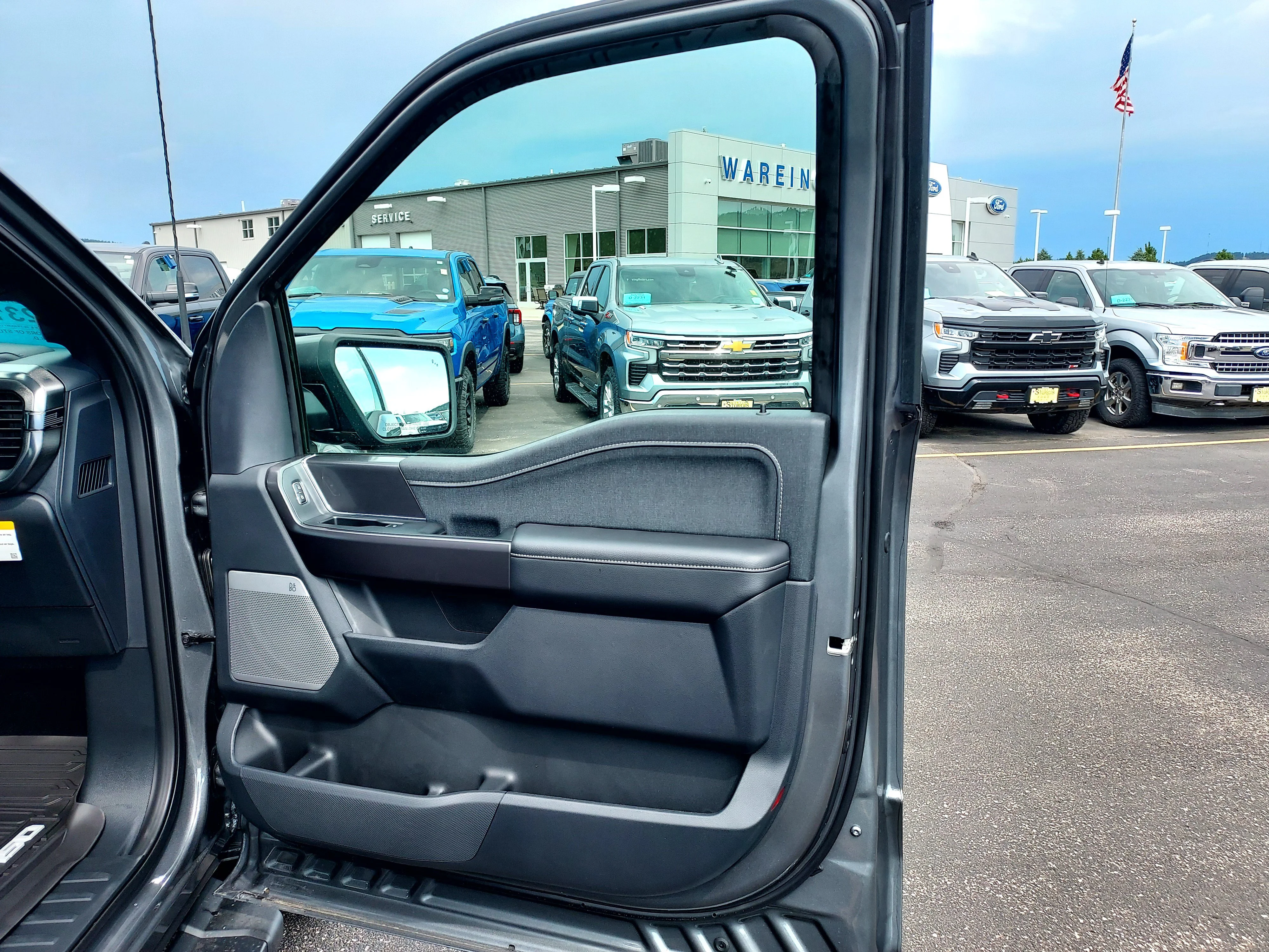 New 2026 Carbonized Gray Metallic Ford LARIAT image 25