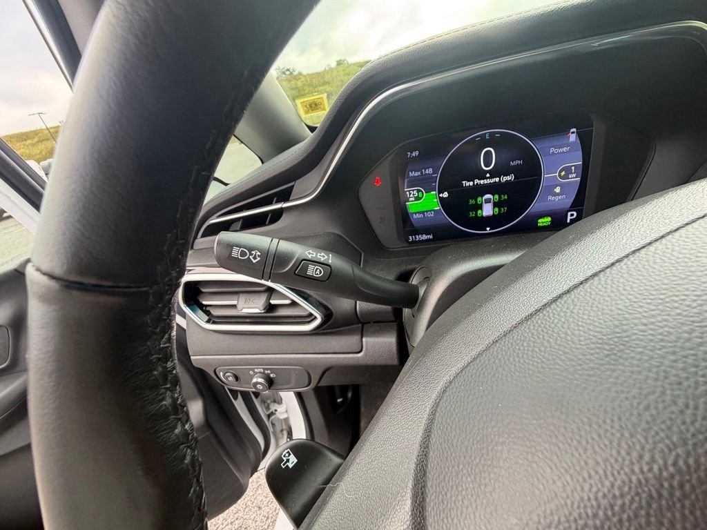 Used 2022 White Chevrolet 1LT image 31