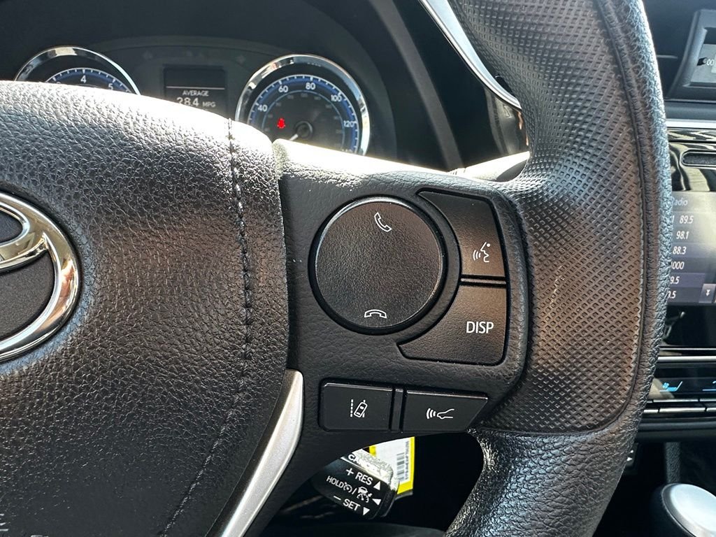 Used 2017 White Toyota LE image 30
