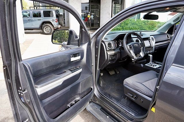 Used 2014  Toyota SR5 image 32