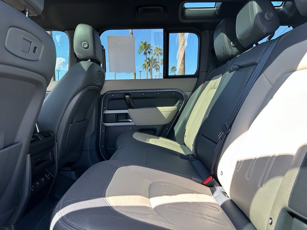 Used 2022 Gray Land Rover X-Dynamic SE image 15