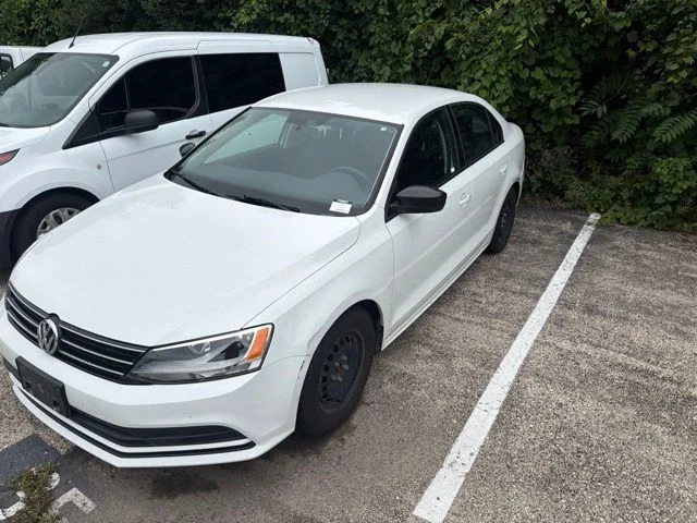 Used 2016 White Volkswagen 1.4T S image 1