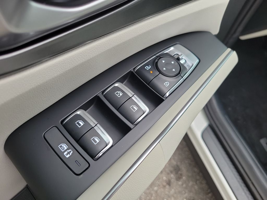New 2026 Snow White Pearl Kia EX image 21