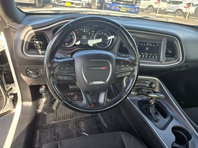 Used 2019 White Dodge SXT image 6