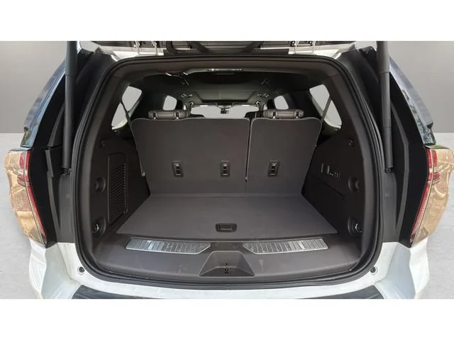 Used 2023 Summit White Chevrolet Z71 image 32