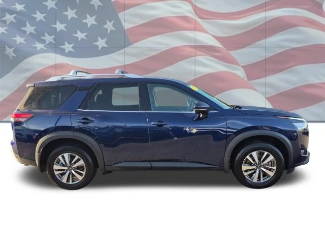 Used 2023 Blue Nissan SL image 3