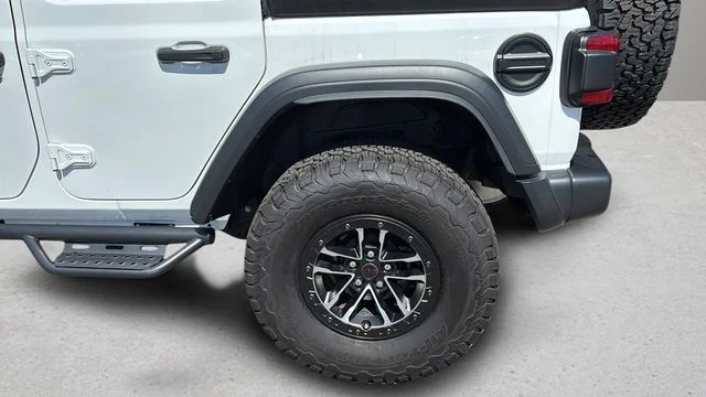Used 2024 White Jeep Rubicon image 37
