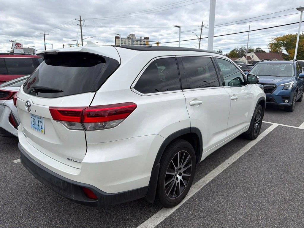 Used 2017 Blizzard Pearl Toyota SE image 3