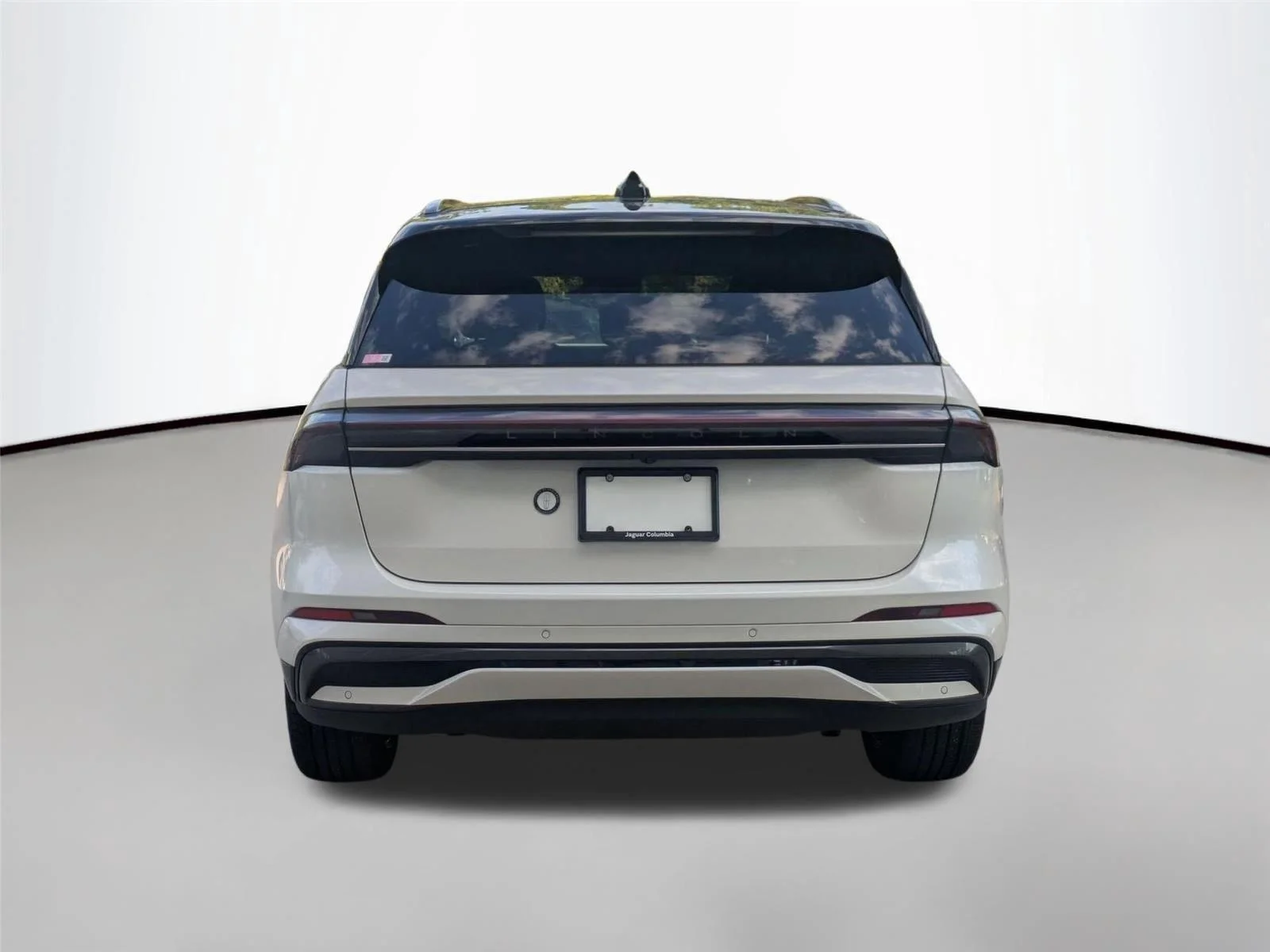 Used 2025 White Platinum Metallic Tri-Coat Lincoln Reserve image 6
