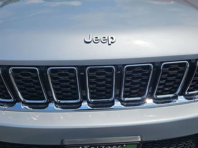 Used 2024 Silver Jeep Limited image 34