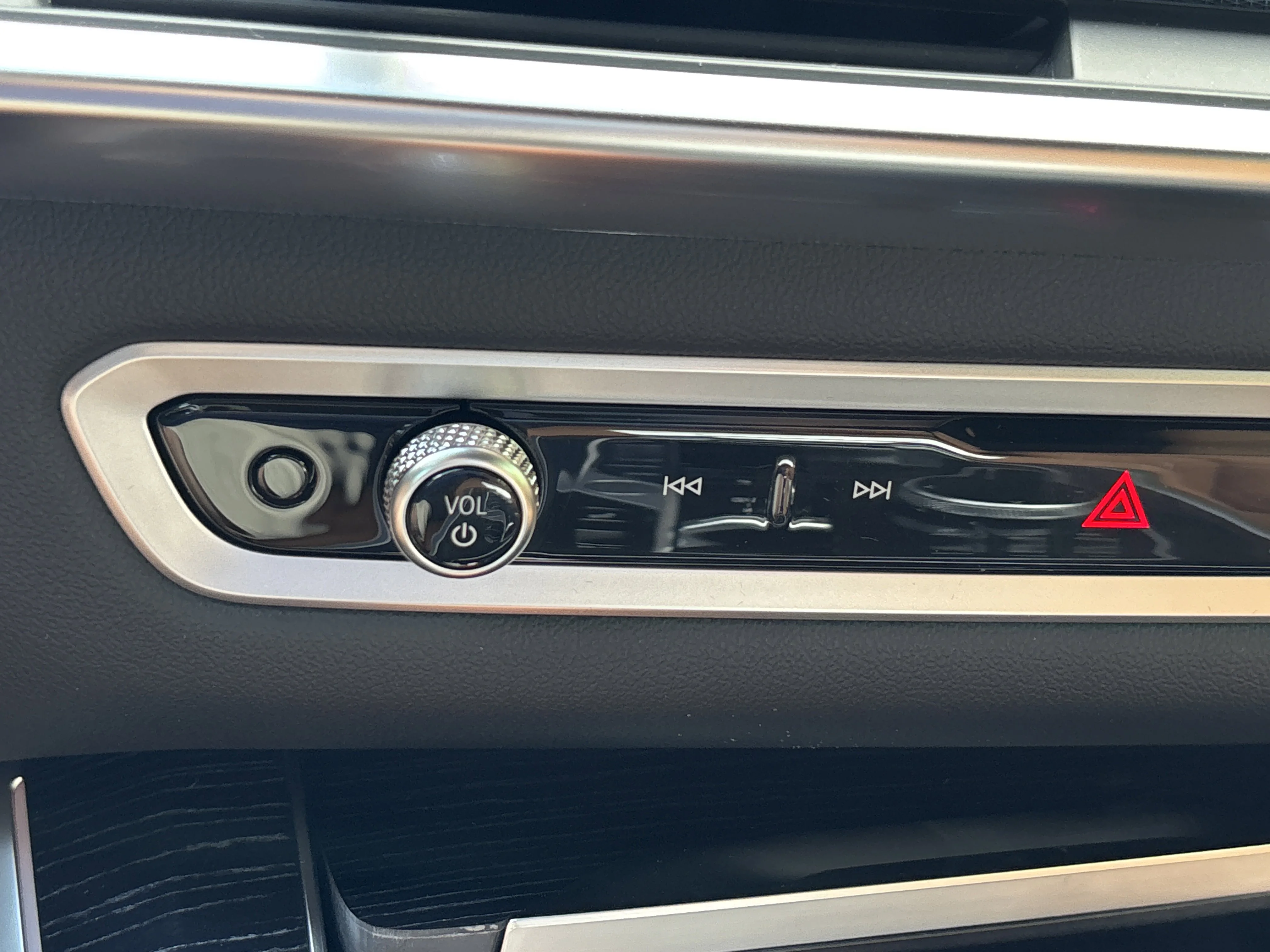 New 2026 MINERAL WHITE BMW xDrive40i image 42