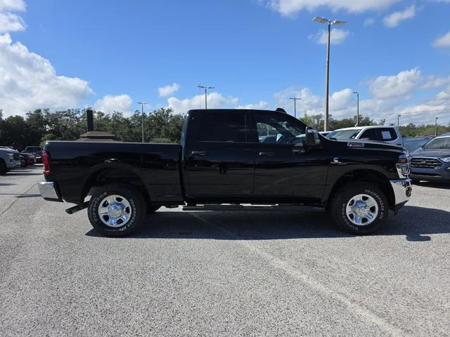 New 2026 Diamond Black Crystal Pearl-Coat Exterior Paint RAM Tradesman image 3