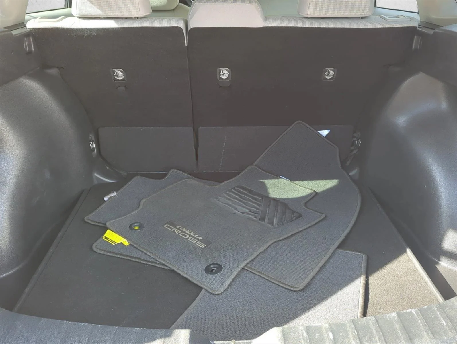 Used 2022 Jet Black Toyota L image 10