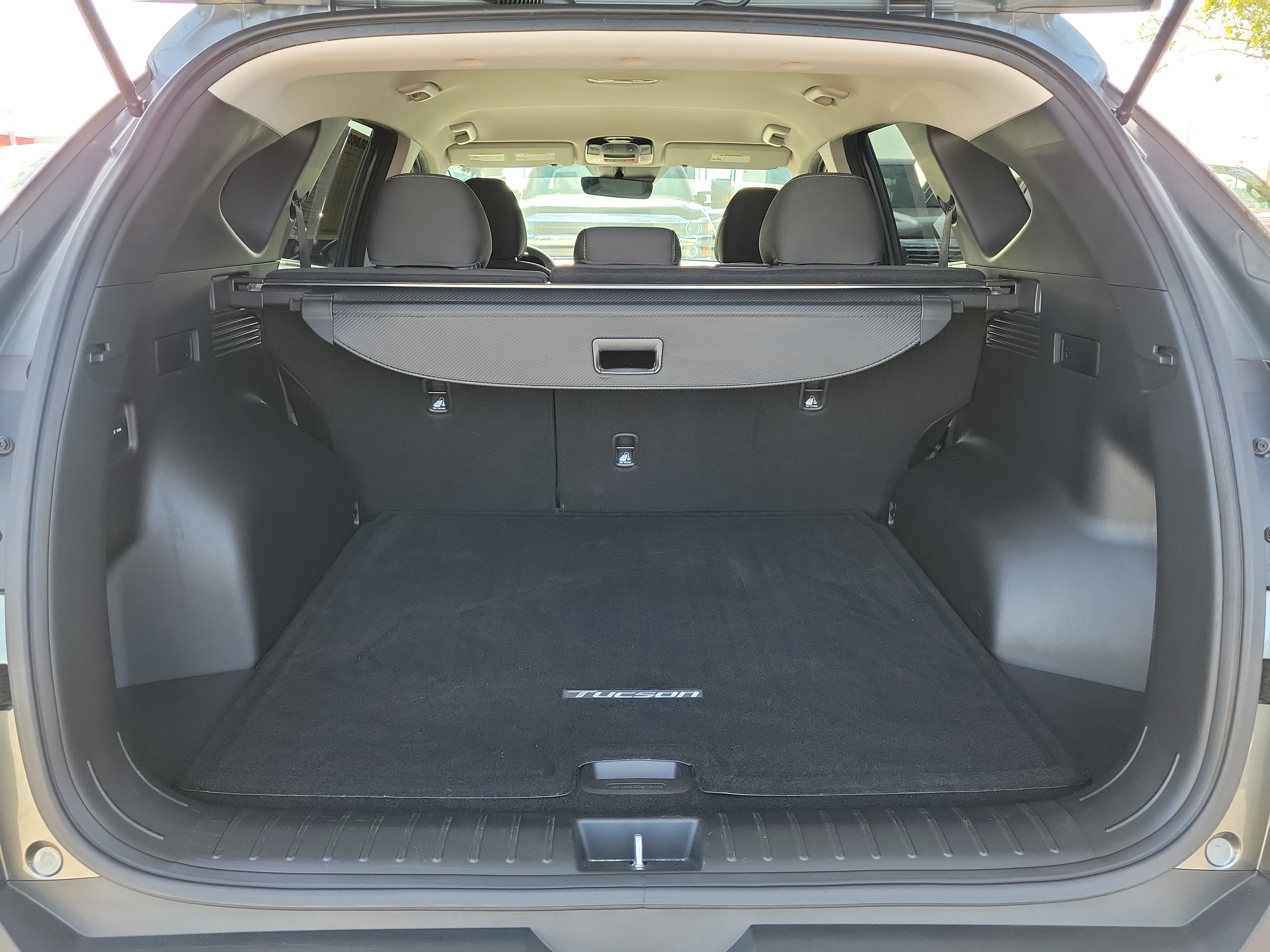Used 2022 Amazon Gray Hyundai SEL image 9