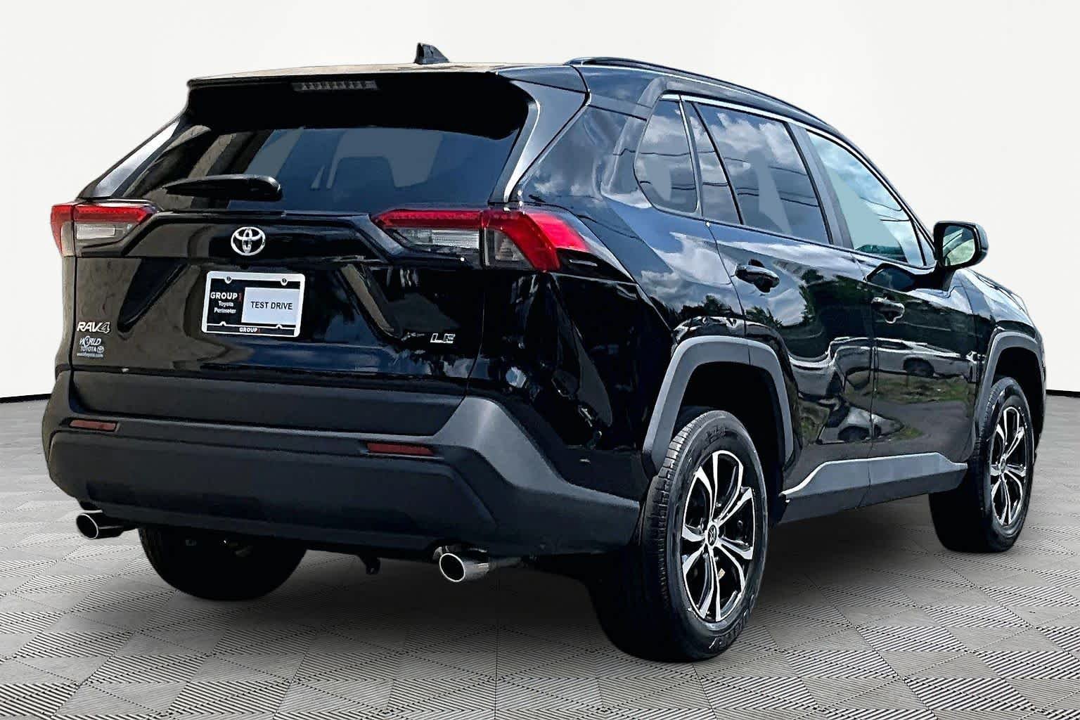 Used 2021 Midnight Black Metallic Toyota LE image 13