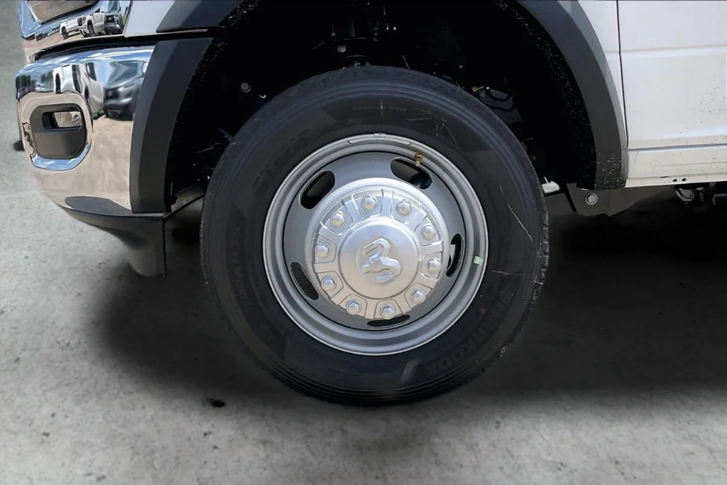 New 2026 Bright White Clear-Coat Exterior Paint RAM Tradesman image 19