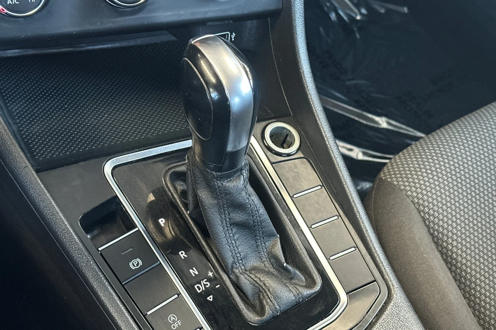 Used 2019 BLUE METALLIC Volkswagen S image 19