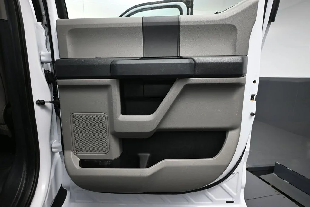 Used 2016 White Ford XL image 37