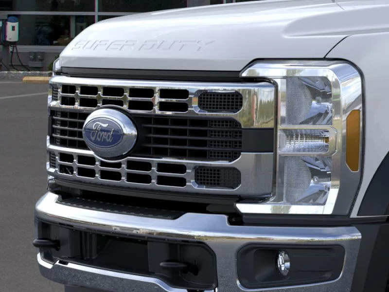 New 2025 Oxford White Ford F-600® XL image 17