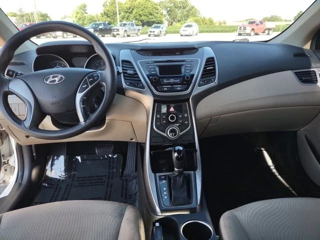 Used 2016 Quartz White Pearl Hyundai SE image 13