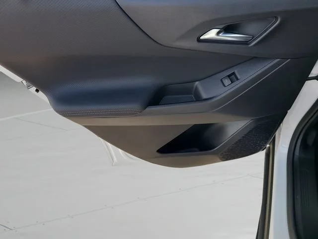 New 2027 Summit White Chevrolet LT image 18