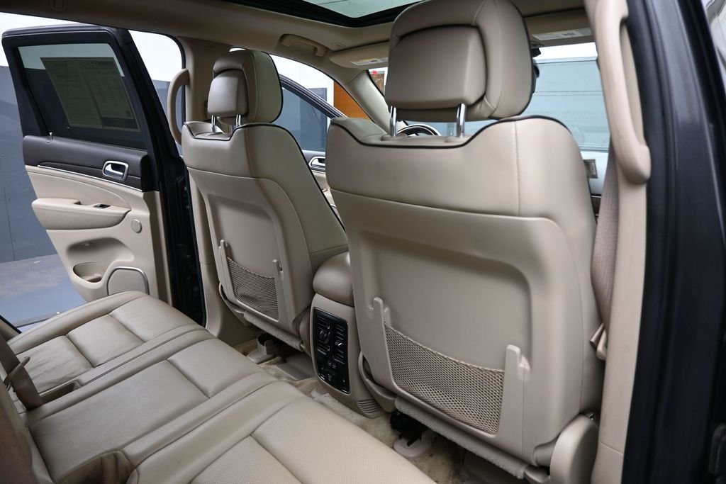 Used 2017 Gray Jeep Overland image 29