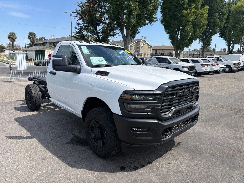 New 2025 Bright White Clear-Coat Exterior Paint RAM Tradesman image 5