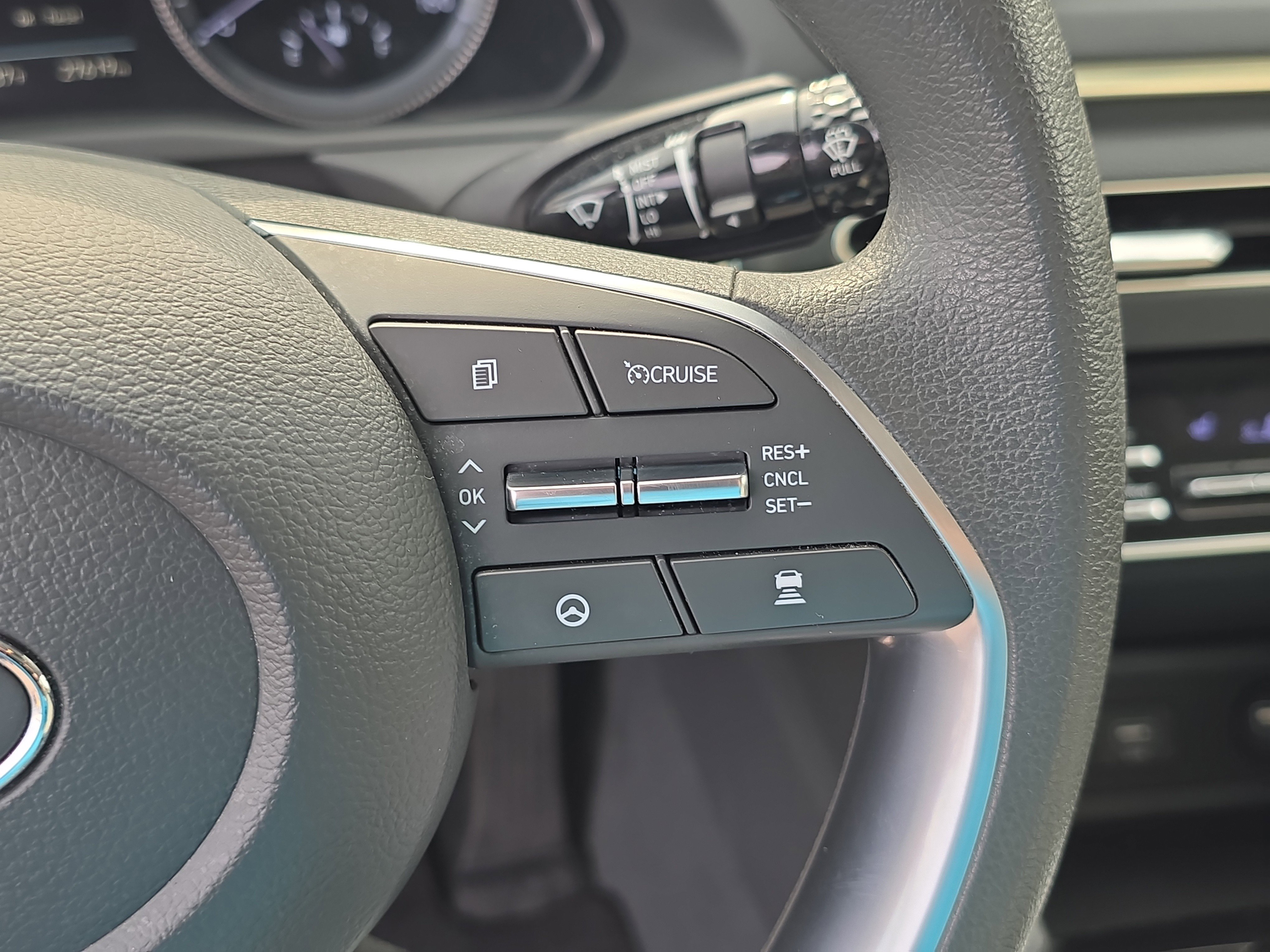Used 2021 Shimmering Silver Pearl Hyundai SEL image 32