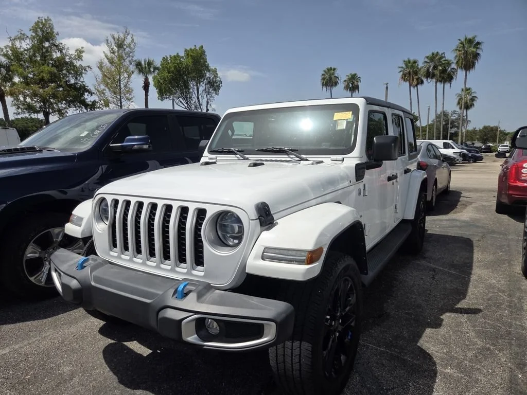 Used 2022 Bright White Clearcoat Jeep Unlimited Sahara image 3