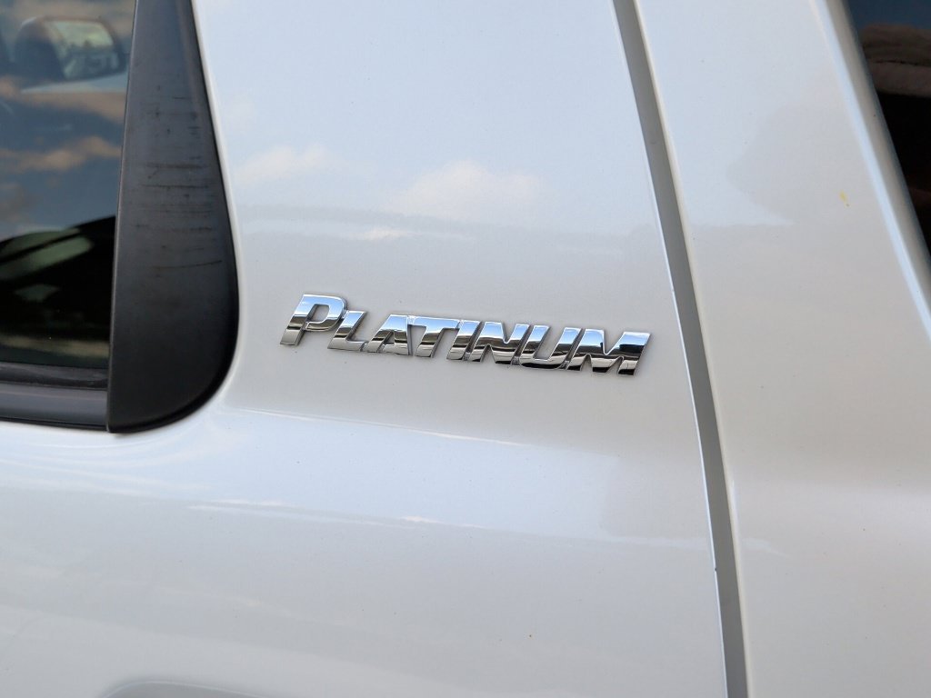 Used 2014 Blizzard Pearl Toyota Platinum image 10