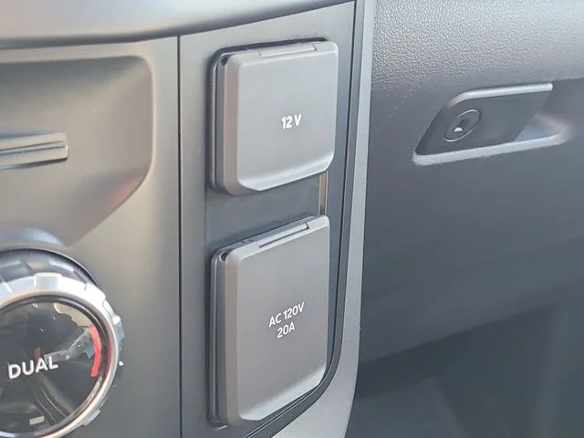 Used 2024 Silver Ford XLT image 27